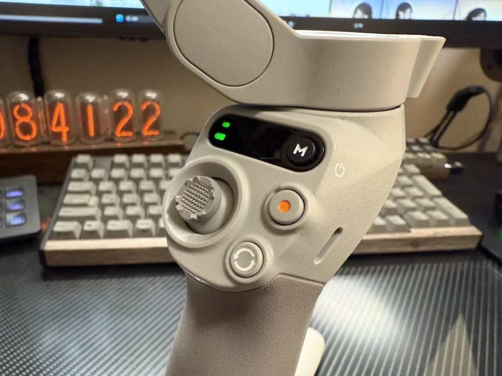 スマートジンバル Osmo Mobile SE 3軸スマホジンバル Amazon | DJI Osmo Mobile SE + DJI Mic（トランスミッター×1 +